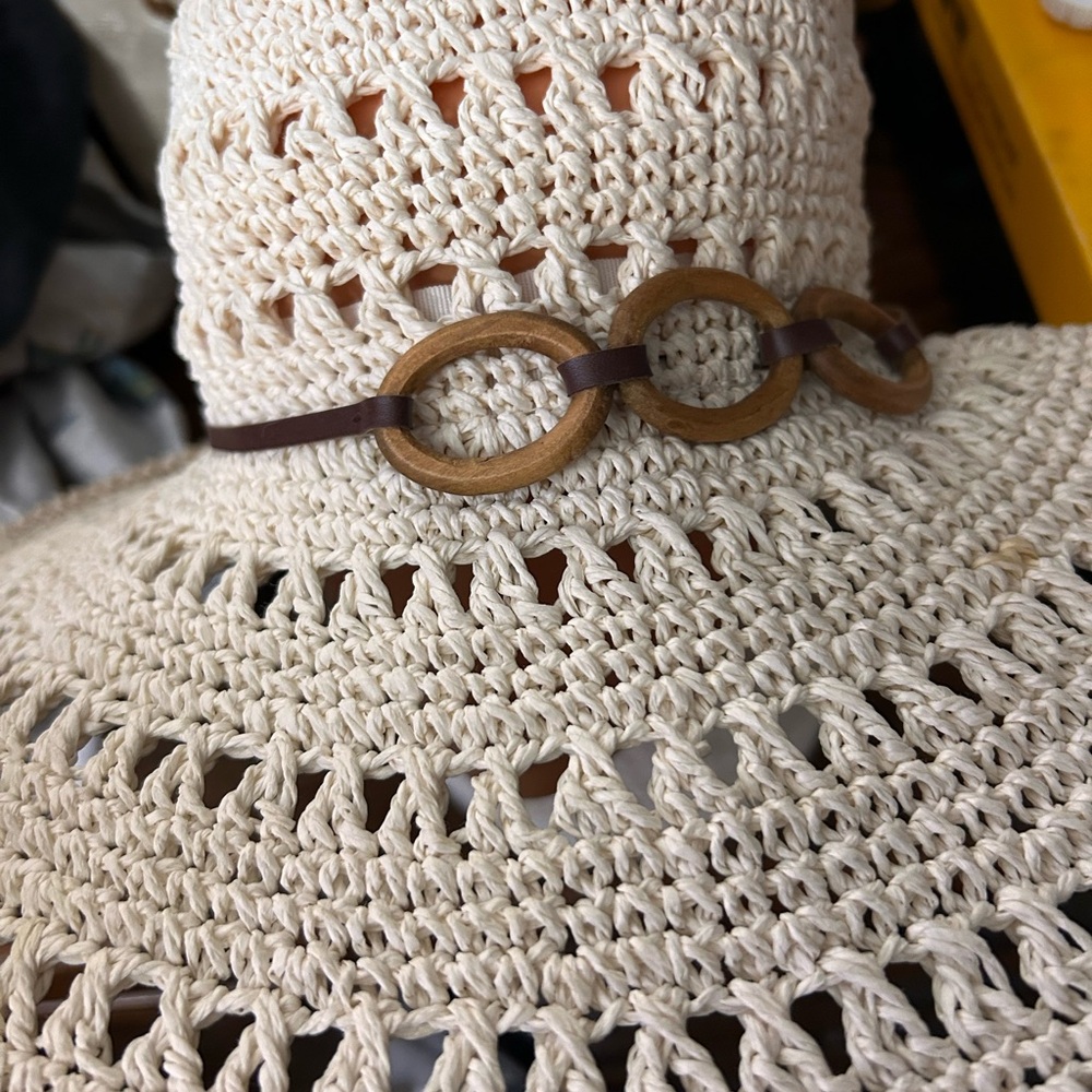 Beach hat - Picture 2 of 5